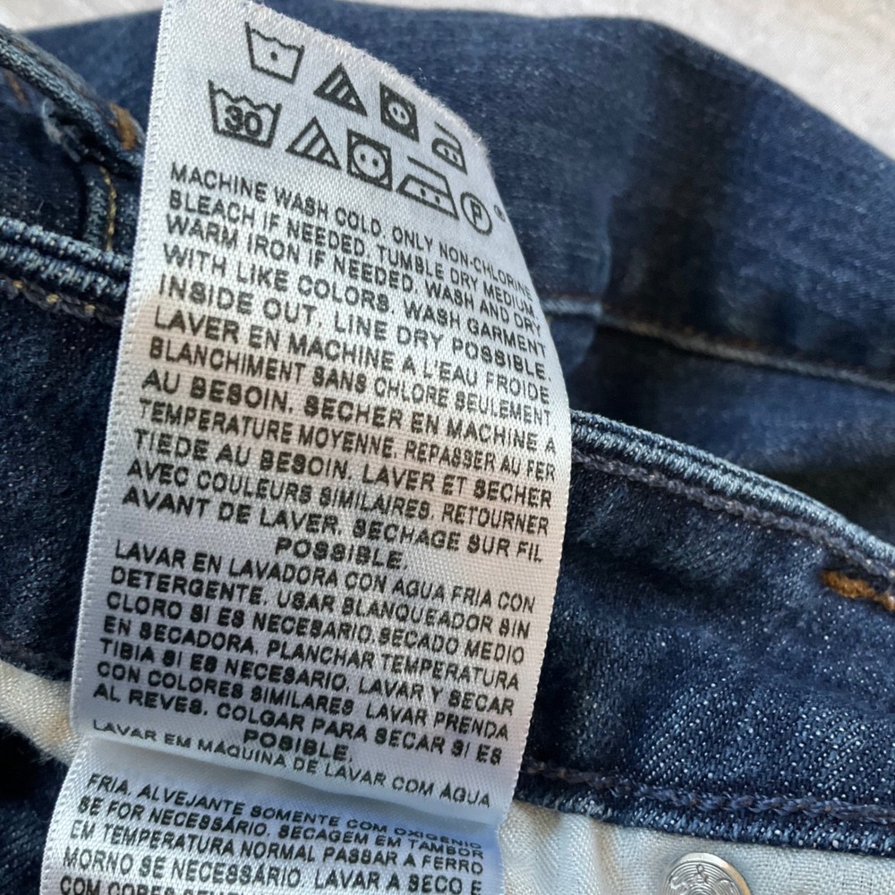 Levis Demi Curve Classic Jeans Womens 6/28‎ Dark Wash Cropped Straight Leg Denim - Picture 12 of 12